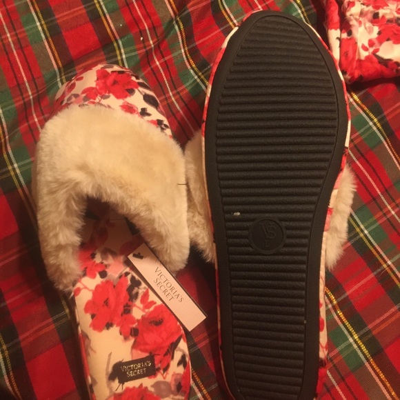 Victoria secret slippers Size large & matching bag - Picture 2 of 3